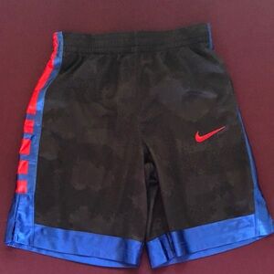 NWT Nike boys shorts size L